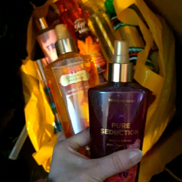 Victoria and bath n body sprays - Picture 2 of 2